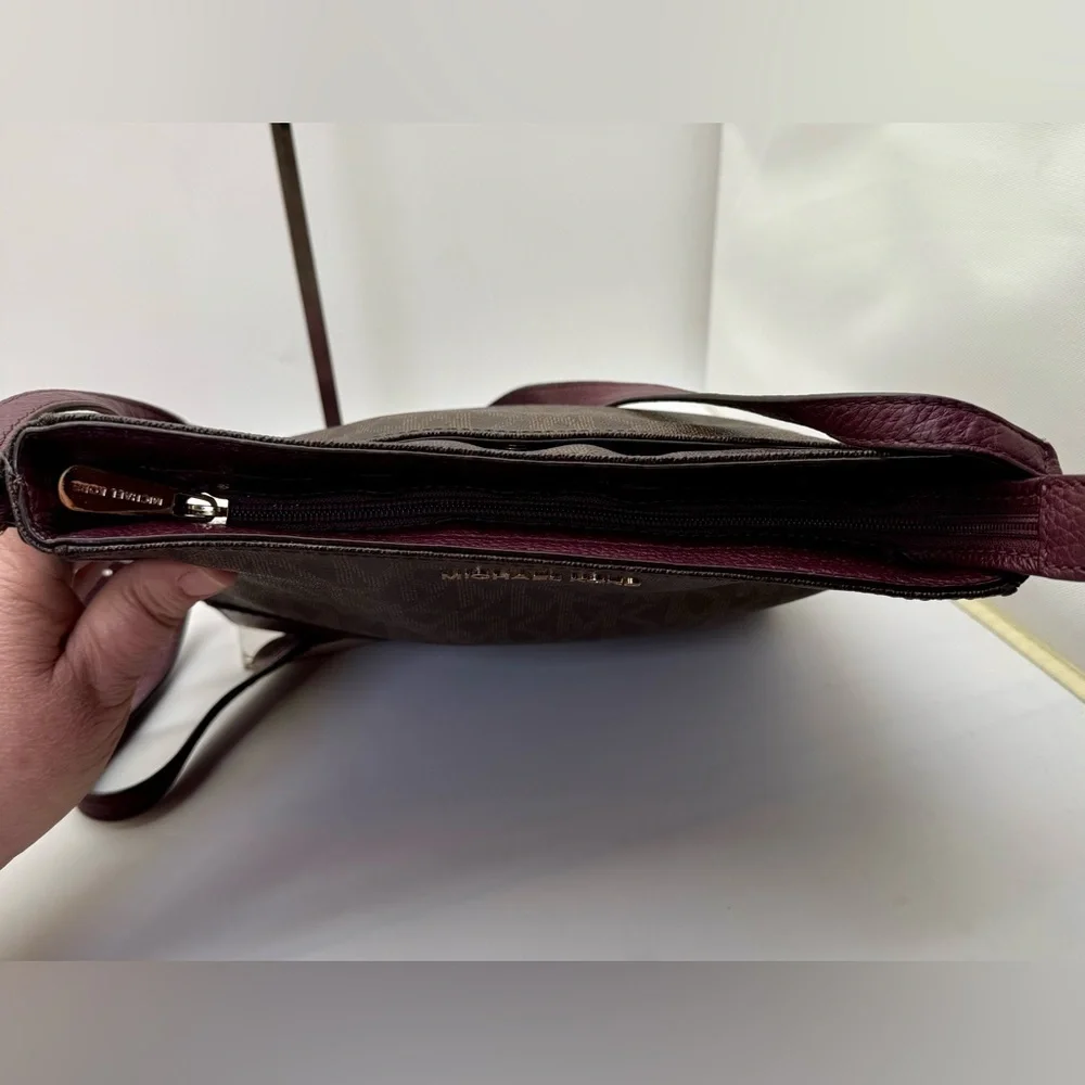Michael Kors Hattie Messenger Brown and Plum Signature Logo‎ Crossbody Bag - Picture 5 of 9